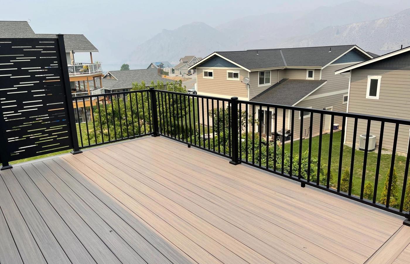 Contemporary deck railing inspiration